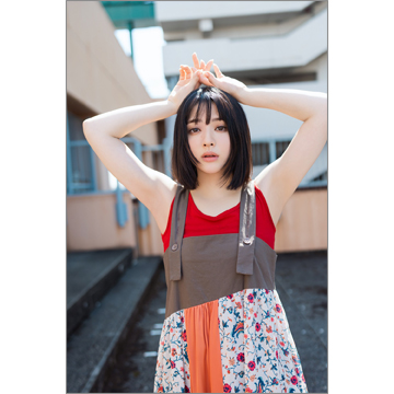 鎮西寿々歌（FRUITS ZIPPER） サイン入り写真パネル | TOKYO NEWS