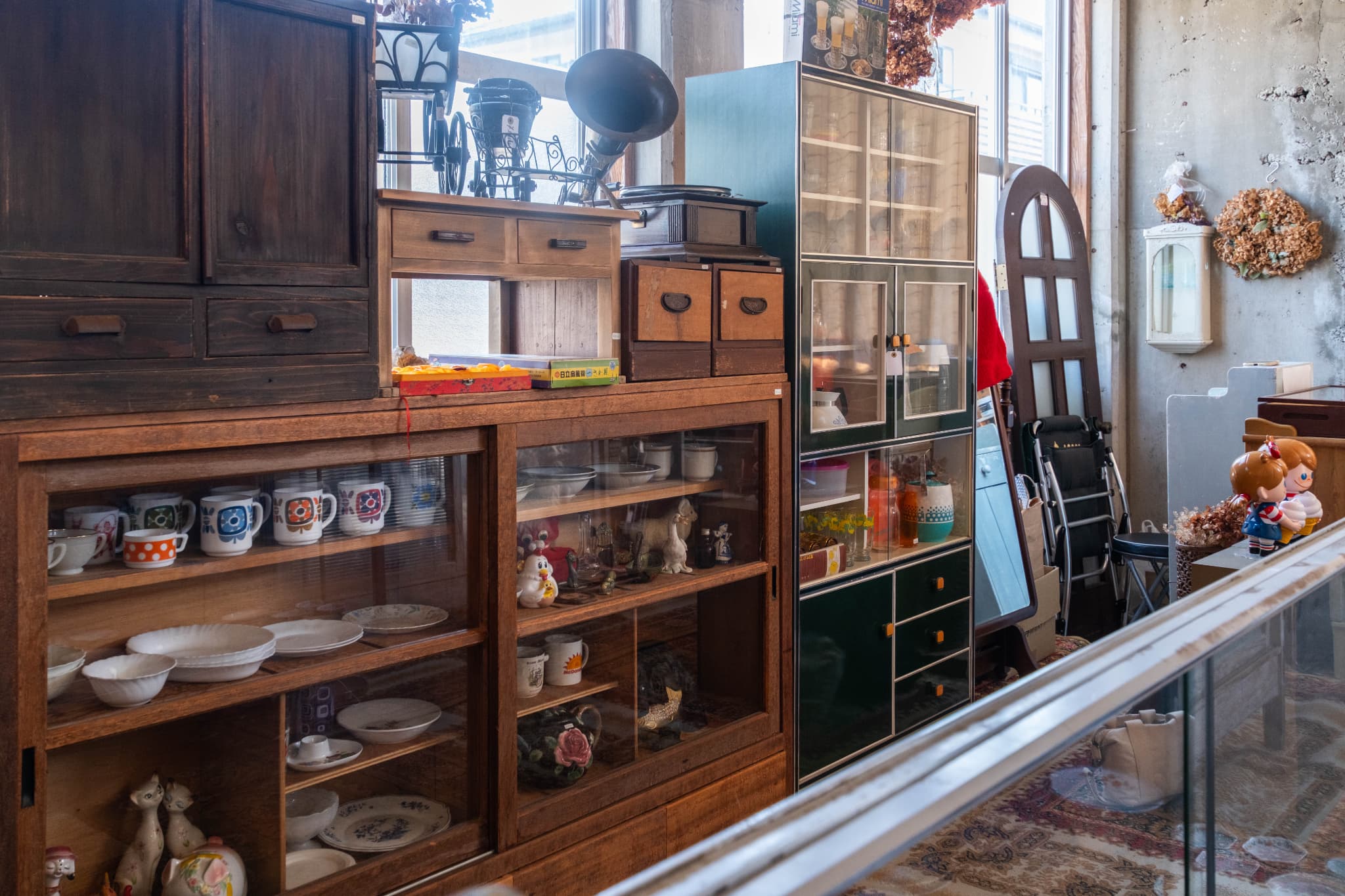 霧島の古道具屋「Life」の懐かしくて新しい、自由な発想で楽しむ古道具