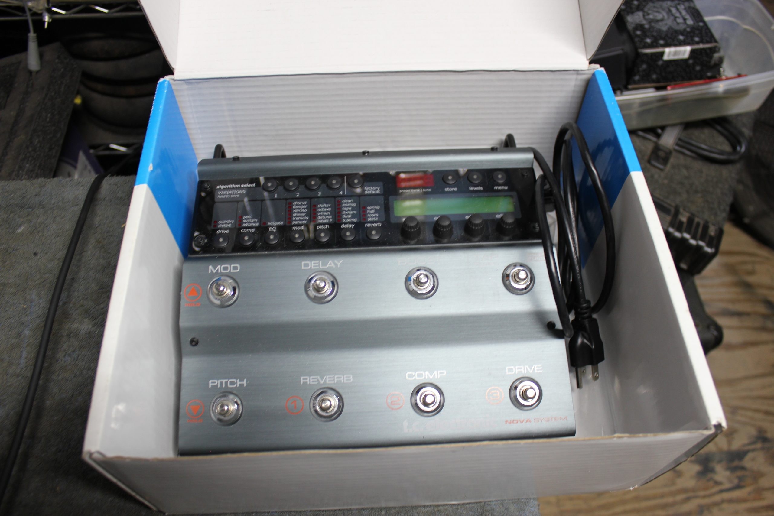 TC Electronic Nova System/Analog Multi-Effects Pedal – Action