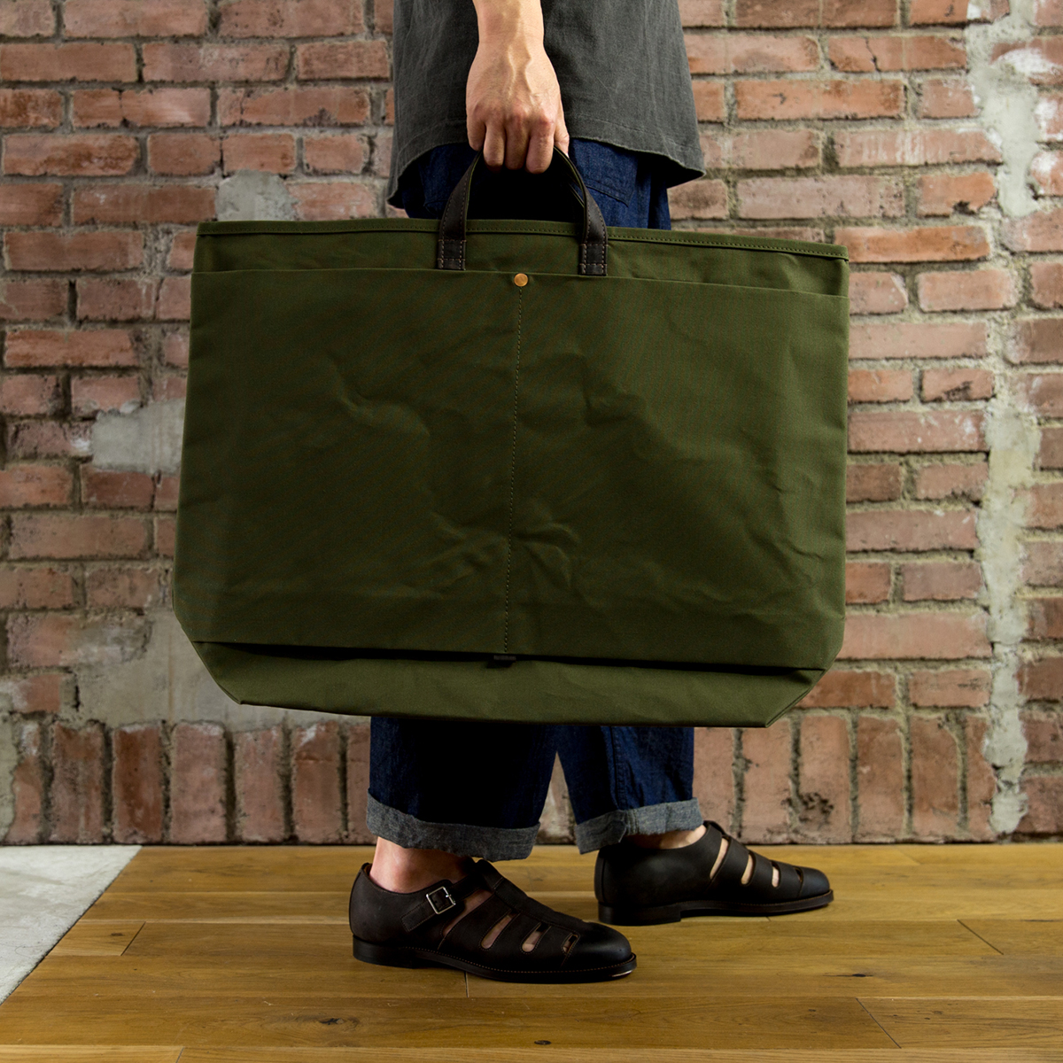 This is a(n)とのコラボレーションによるBase Tote | Anchor Bridge