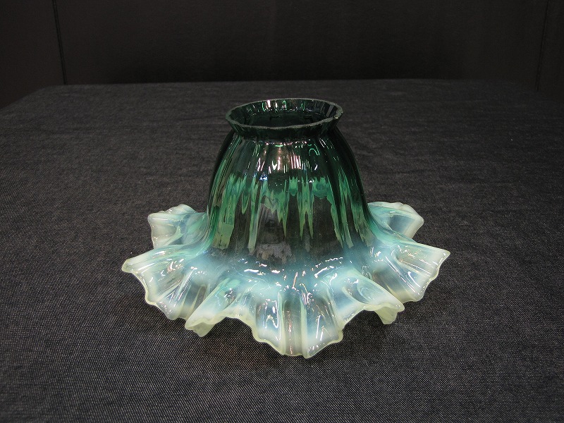 フランスのアンティークランプシェード （ヴァセリンガラス） グリーン