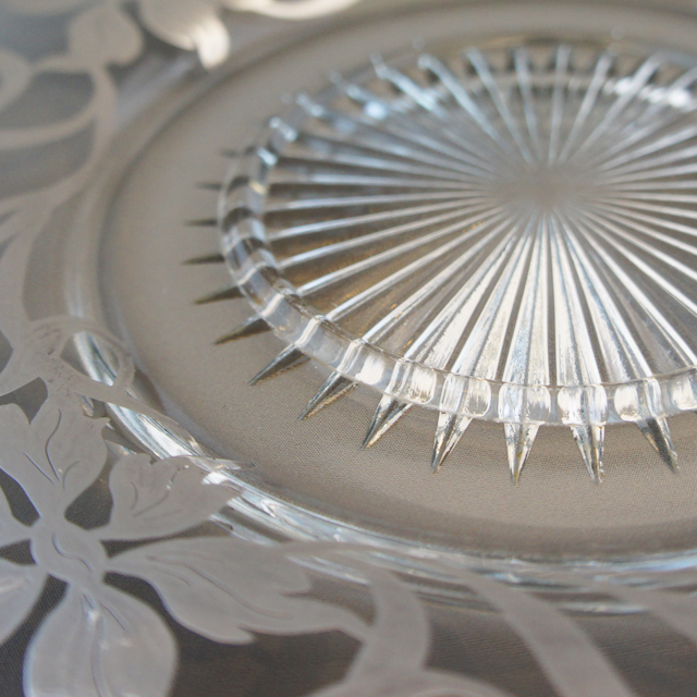 シルバーオーバレイ「銀装飾 花文様 皿」《アンティックかとう》