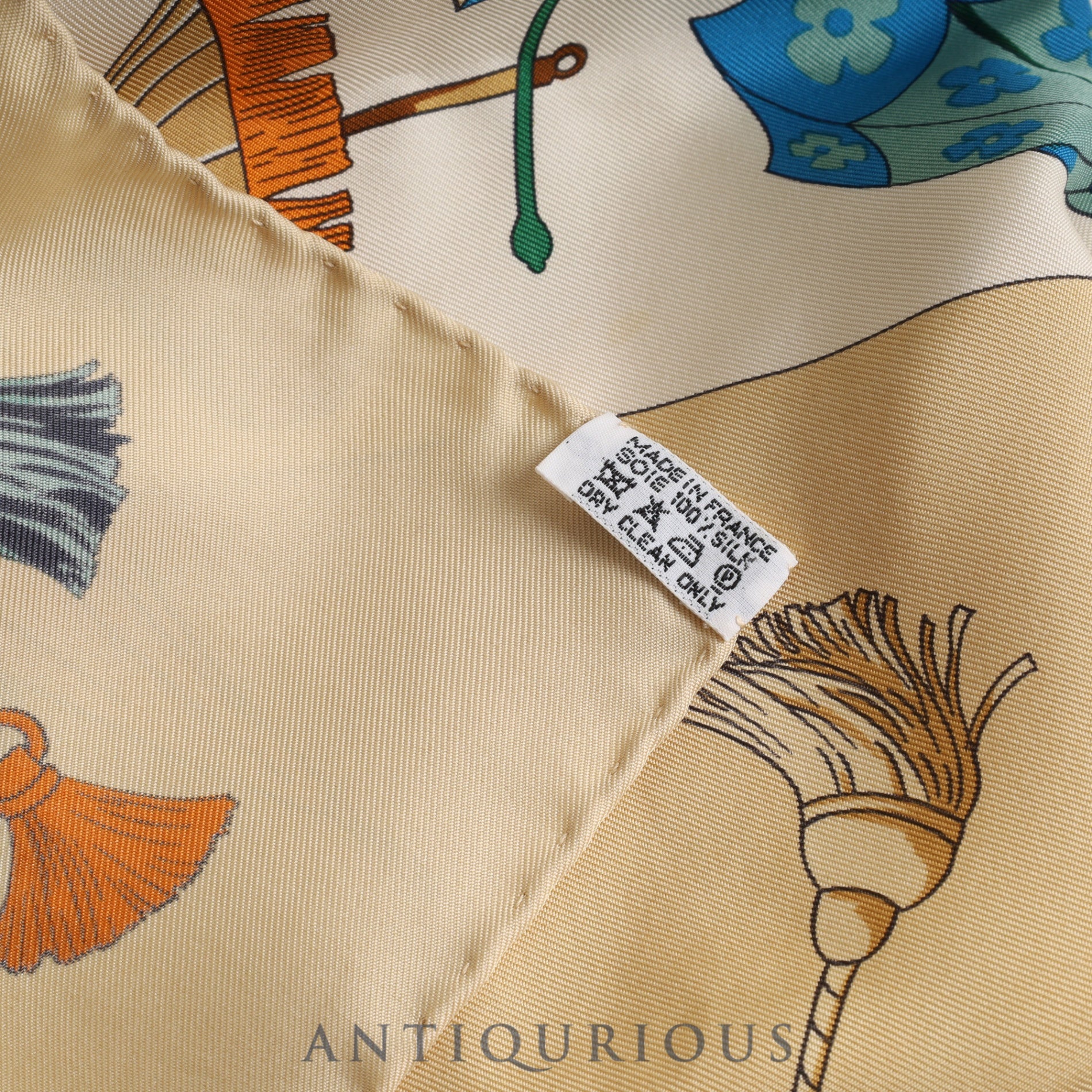 エルメス スカーフ カレ90 OMBRELLES ET PARAPLUIES 日傘と雨傘