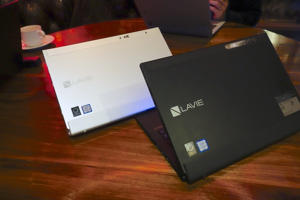 ASCII.jp：タブレット部500g以下！驚異的に軽い2in1「LAVIE Hybrid