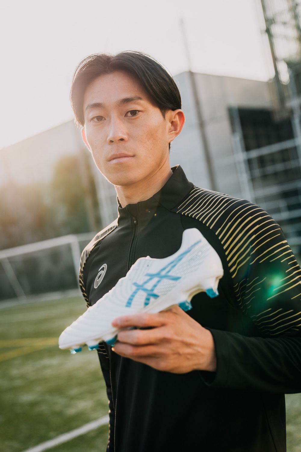 サッカーの毎熊晟矢選手とアドバイザリースタッフ契約を締結 | 株式