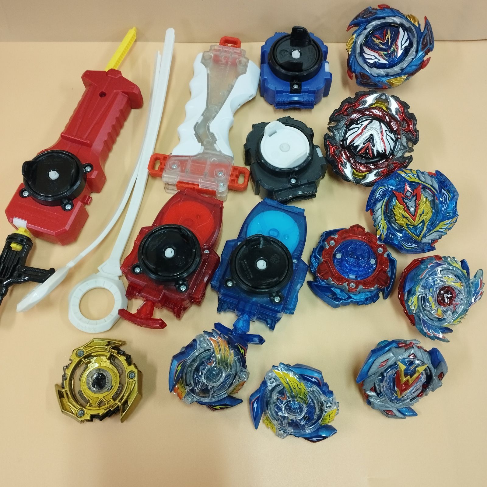 ベイブレードバースト まとめ売り ランチャー付き 大量】ベイブレード