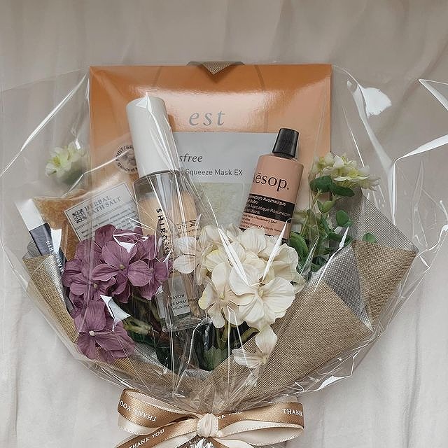 ブーケトスに！人気「コスメブーケ」の作り方｜実際にARCH花嫁が選んだ