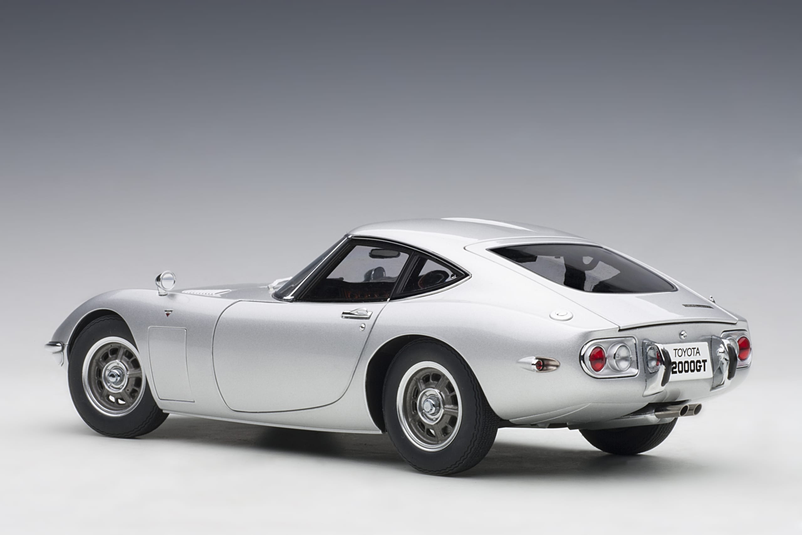 Toyota 2000GT (Silver) | AUTOart