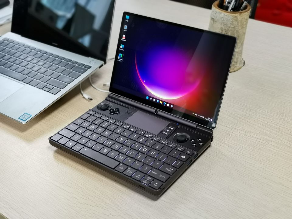 ポータブル・ゲーミングPC「GPD WIN Max 2」クラウドファンディング