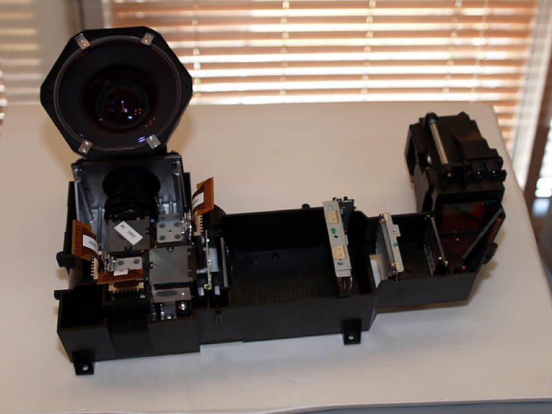 ビクター、61/52V型リアプロテレビ「ビッグ スクリーンエグゼ」