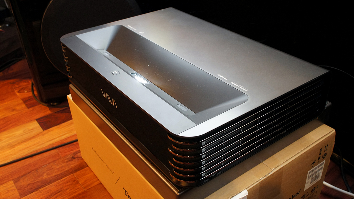 鳥居一豊の「良作×良品」】価格を抑えた4K超短焦点レーザー