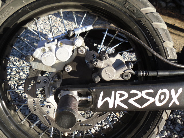 wr250f Brembo ブレーキキャリパー マウントブラケット付