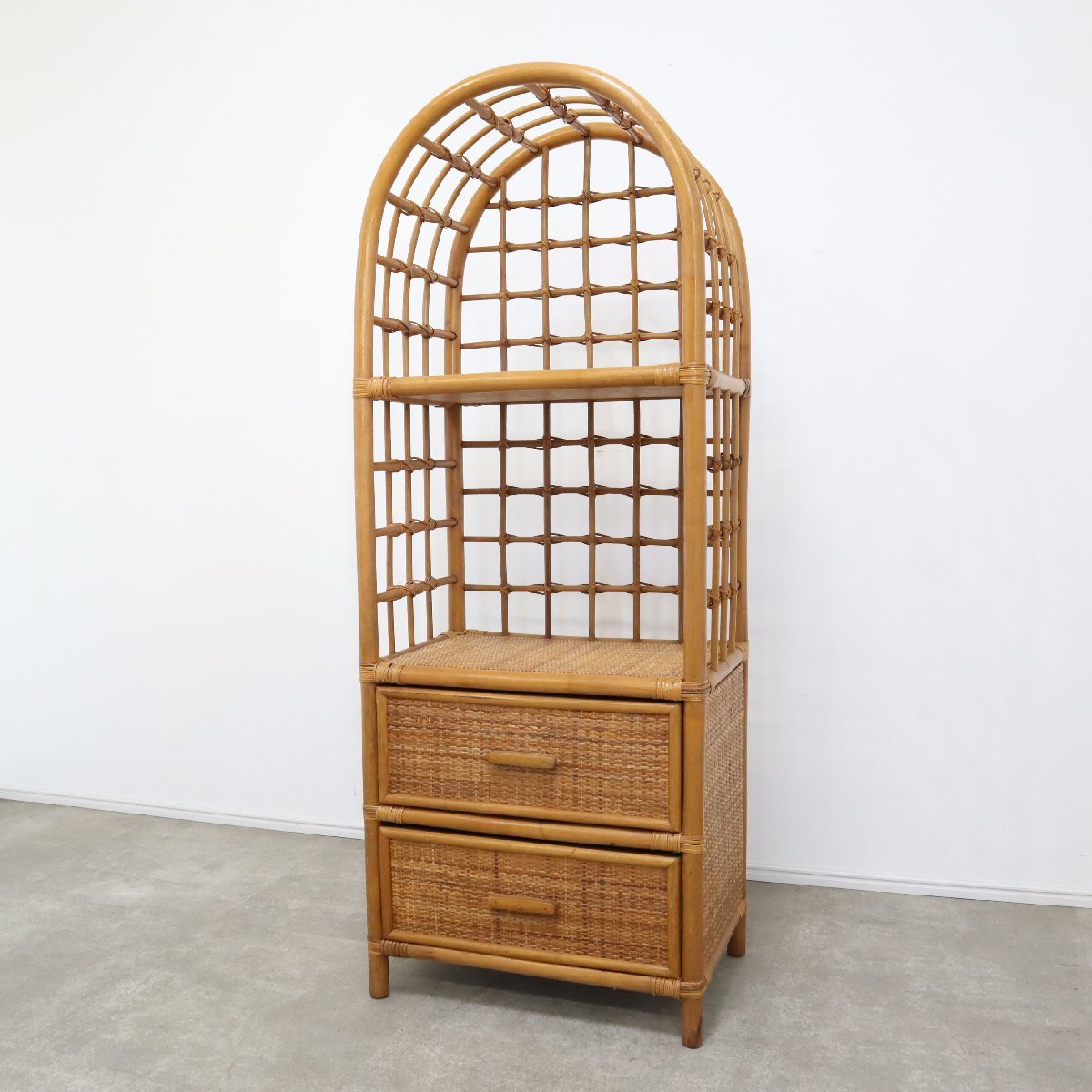 アーチ型が可愛い！ラタンのオープンシェルフ – バナルオンライン