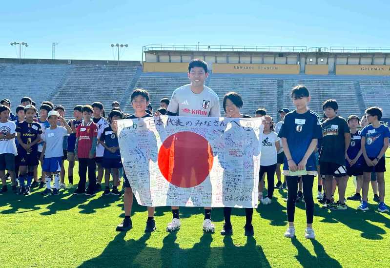 サッカー日本代表が来た！ 補習校の子ども達と交流会 | BaySpo