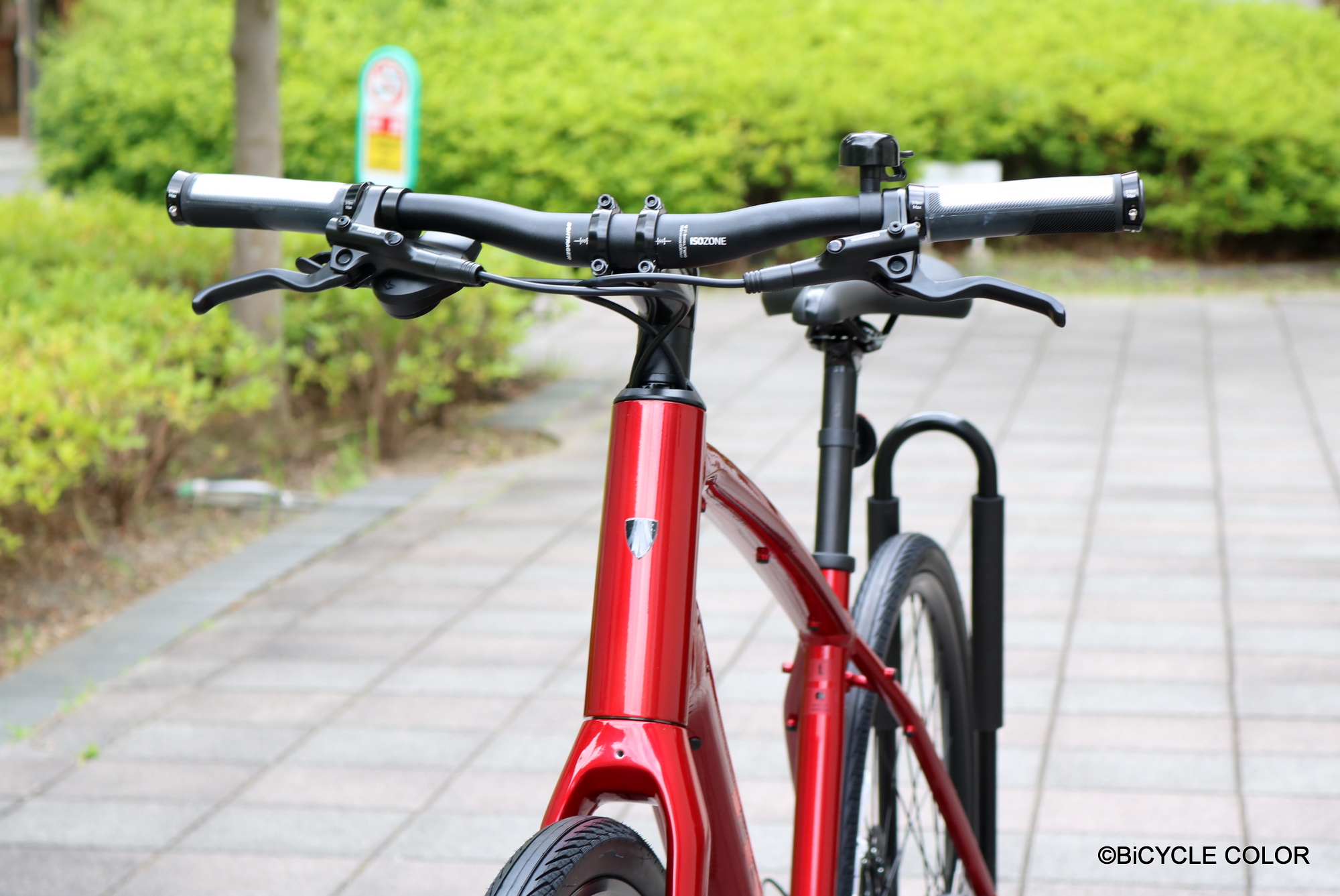 TREKの新型FX3、早速試乗車をご用意しました！ ～ケーブルがフル内装