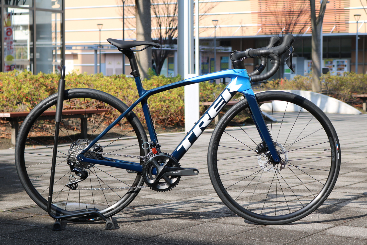 再入荷のお知らせ】TREK EMONDA(エモンダ) SL5 ブルー50cmサイズ