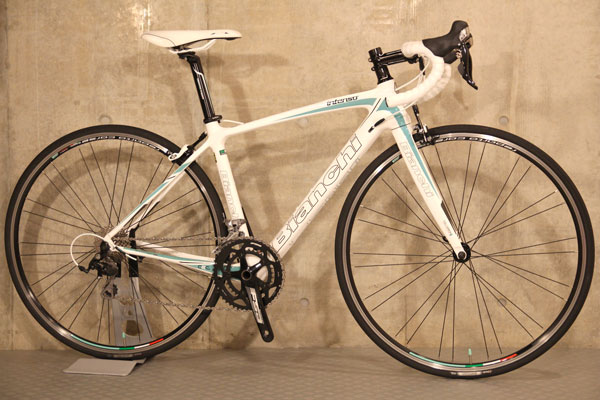 クリスマスプレゼントにロードバイクを贈る Bianchi(ビアンキ) INTENSO