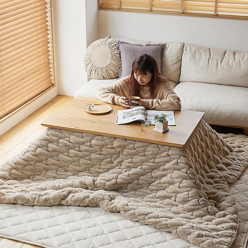 天板にオーク突板を使用！自然な木の質感がナチュラルなオールシーズン