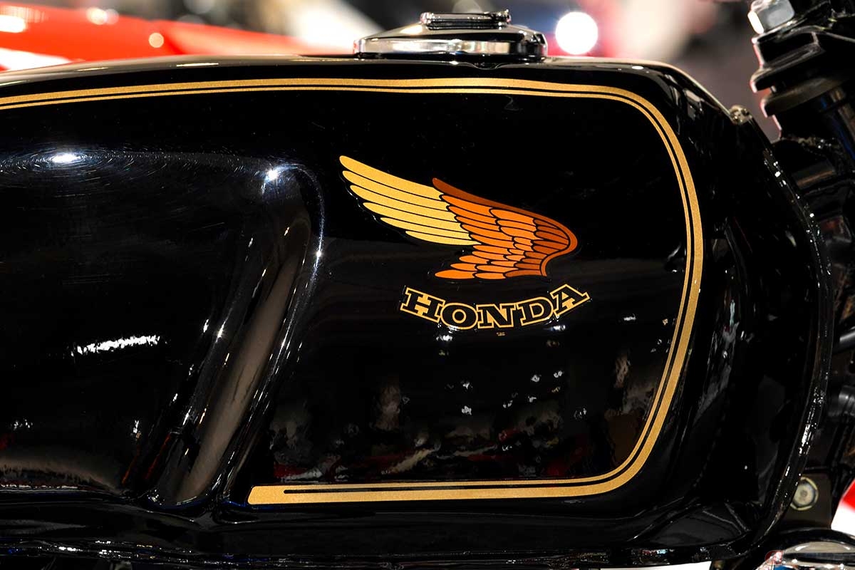 全速力で進化する80年代のバイクブームに新登場 レトロスタイルの