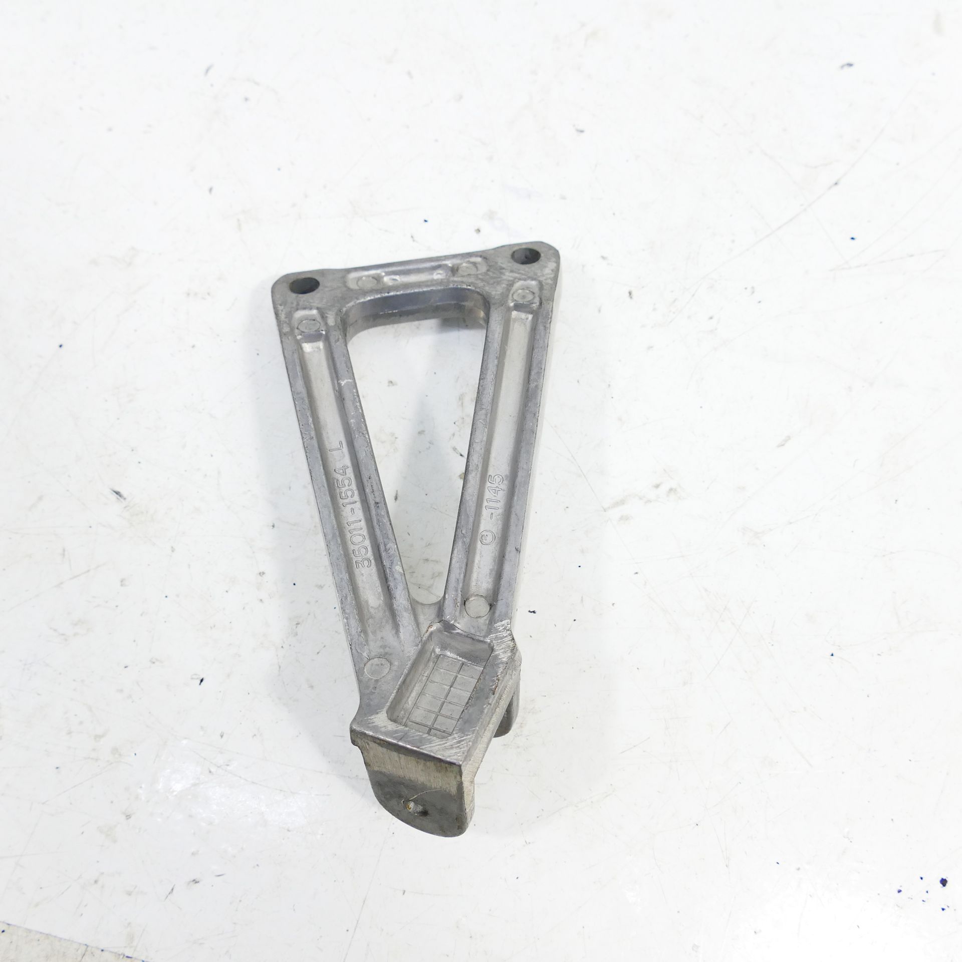 Kawasaki ZX-R 750 J Rear Left Footrest Holder Footrest Plate 63668