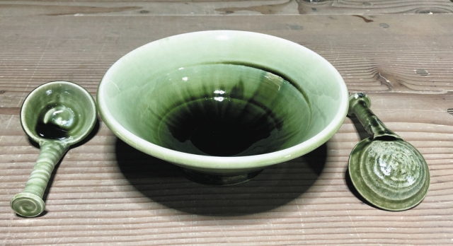 釉薬生かしゆがみや段差 織部焼・阪口浩史さん（52）【この一杯に美濃