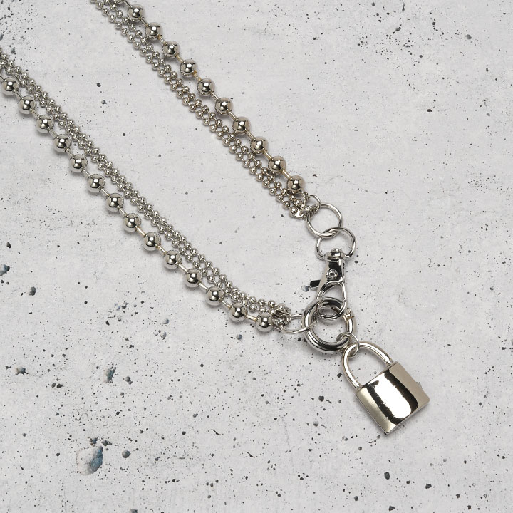 南京錠ボールチェーンネックレス