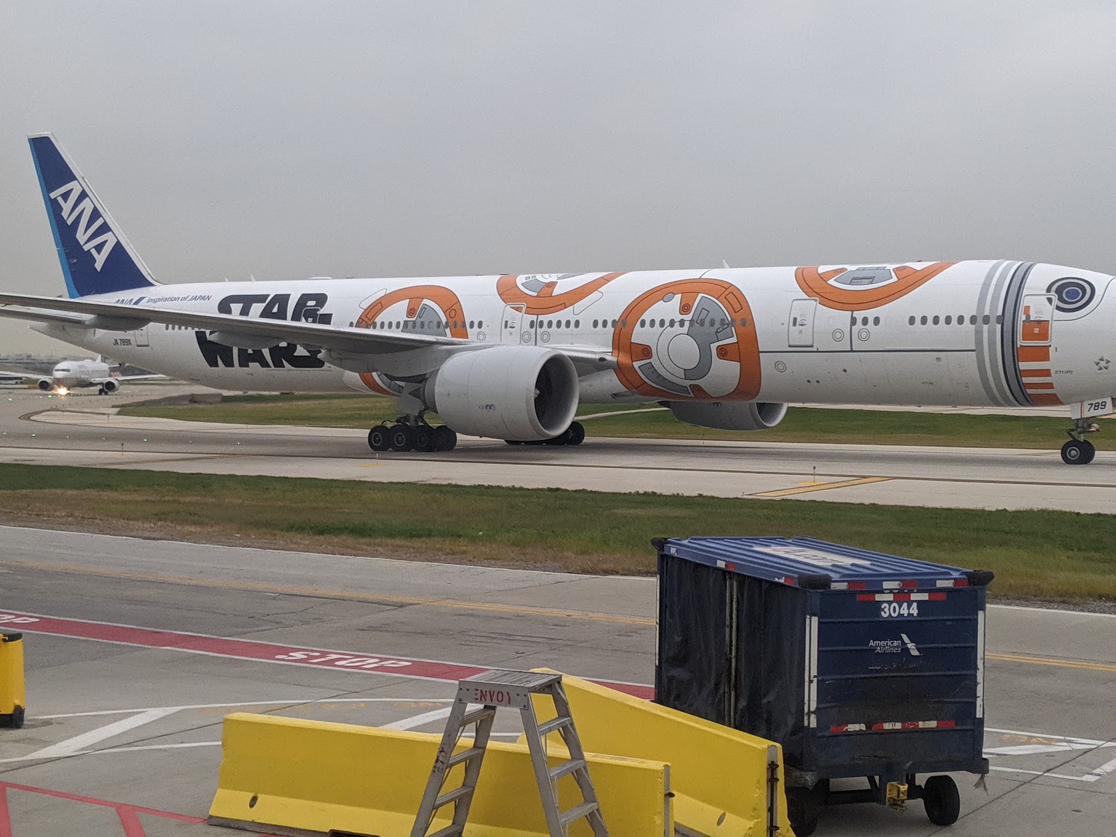 ANA Star Wars BB-8 Livery at O'Hare Airport (Boeing 767-300)