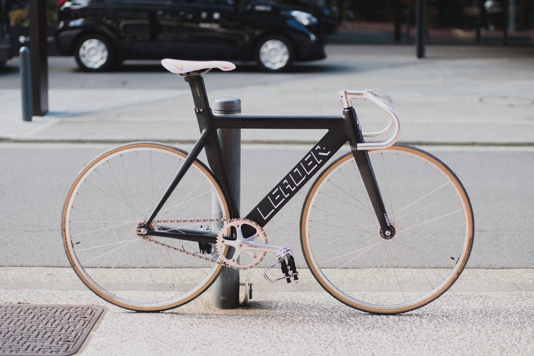 もしLEADERが競輪場を走るなら。 | ブローチャーズ - BROTURES ONLINE