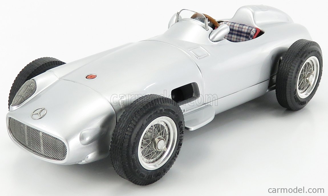 CMC M006 Scala 1/18 | MERCEDES BENZ F1 W196 SPIDER 1955 SILVER