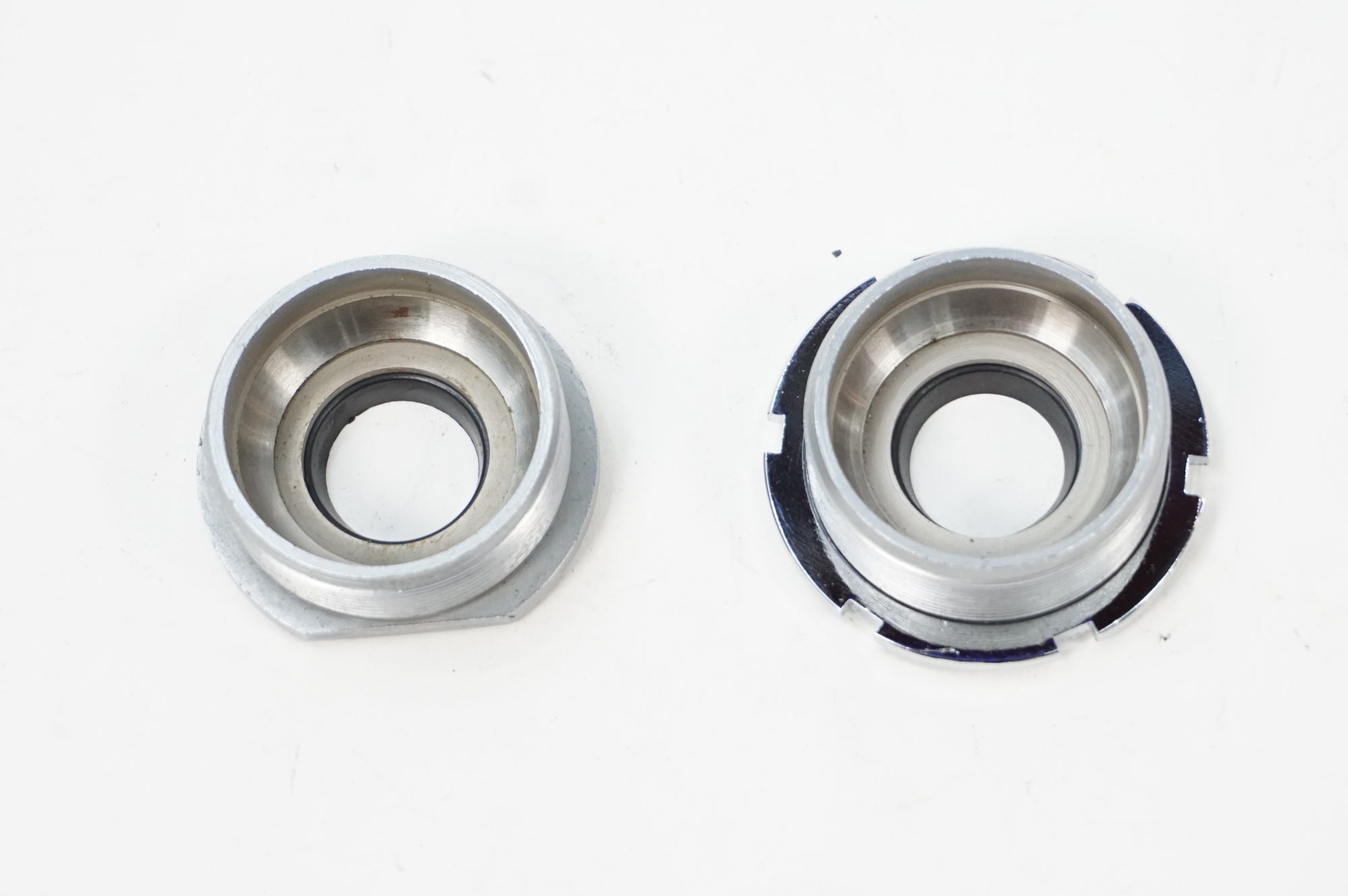 SUNTOUR 「サンツアー」 SUPERBE PRO ボトムブラケットカップのみ