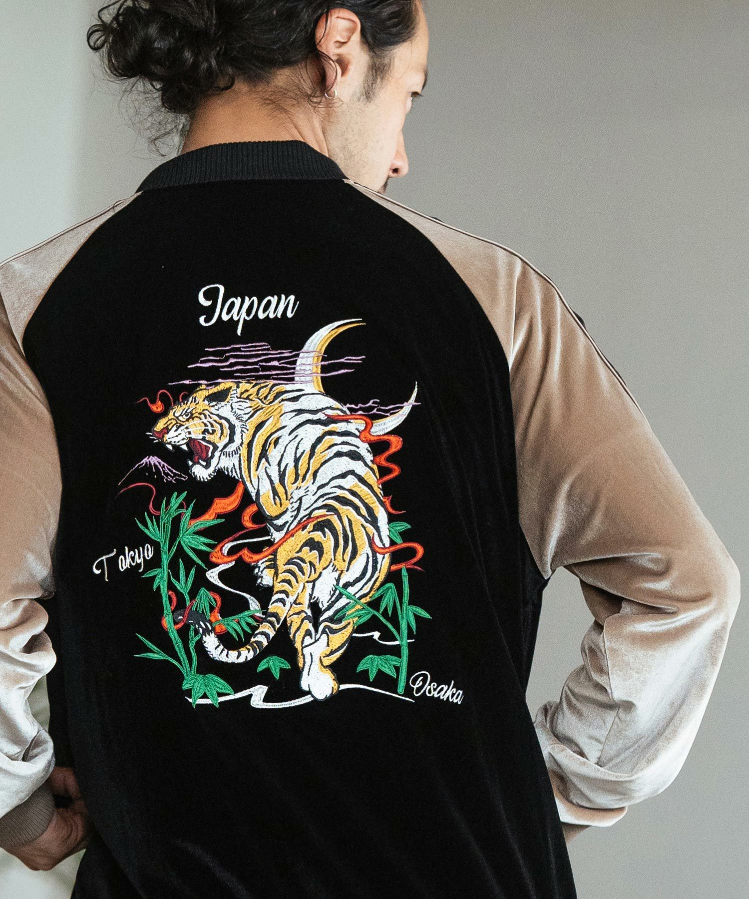 50%OFF【CAMBIO(カンビオ)】Tiger Embroidered Velour Souvenir Jacket