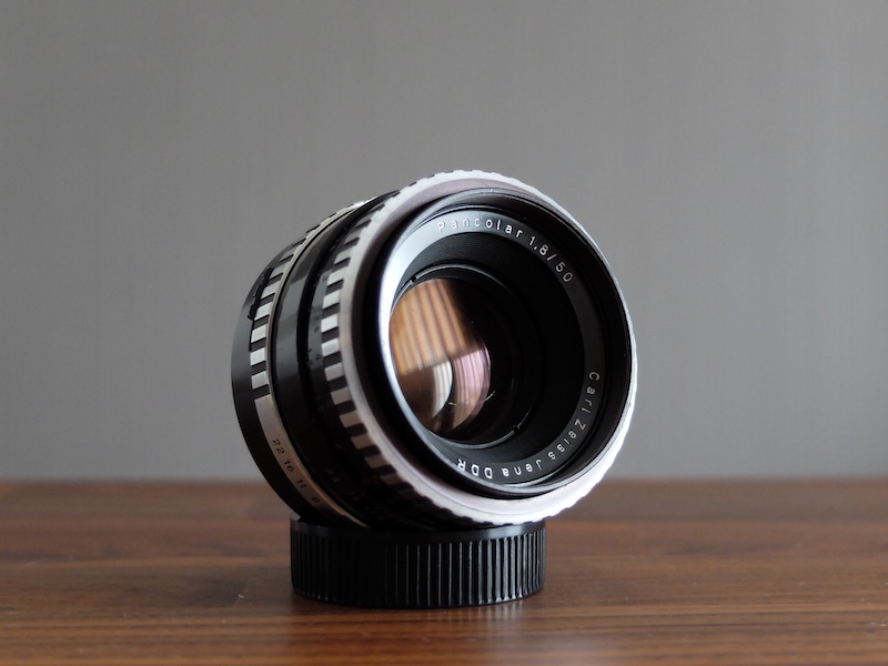 カールツァイス・イエナの標準レンズ「Pancolar 50mm F1.8 ゼブラ M42