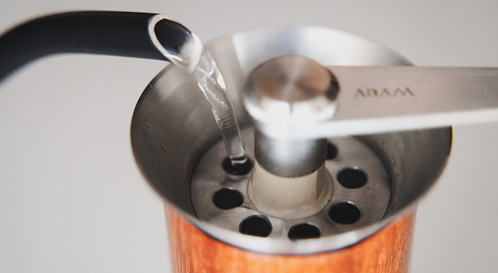 回して本格エスプレッソ！ ARAM ESPRESSO MAKER、レビュー。 – CAFICT
