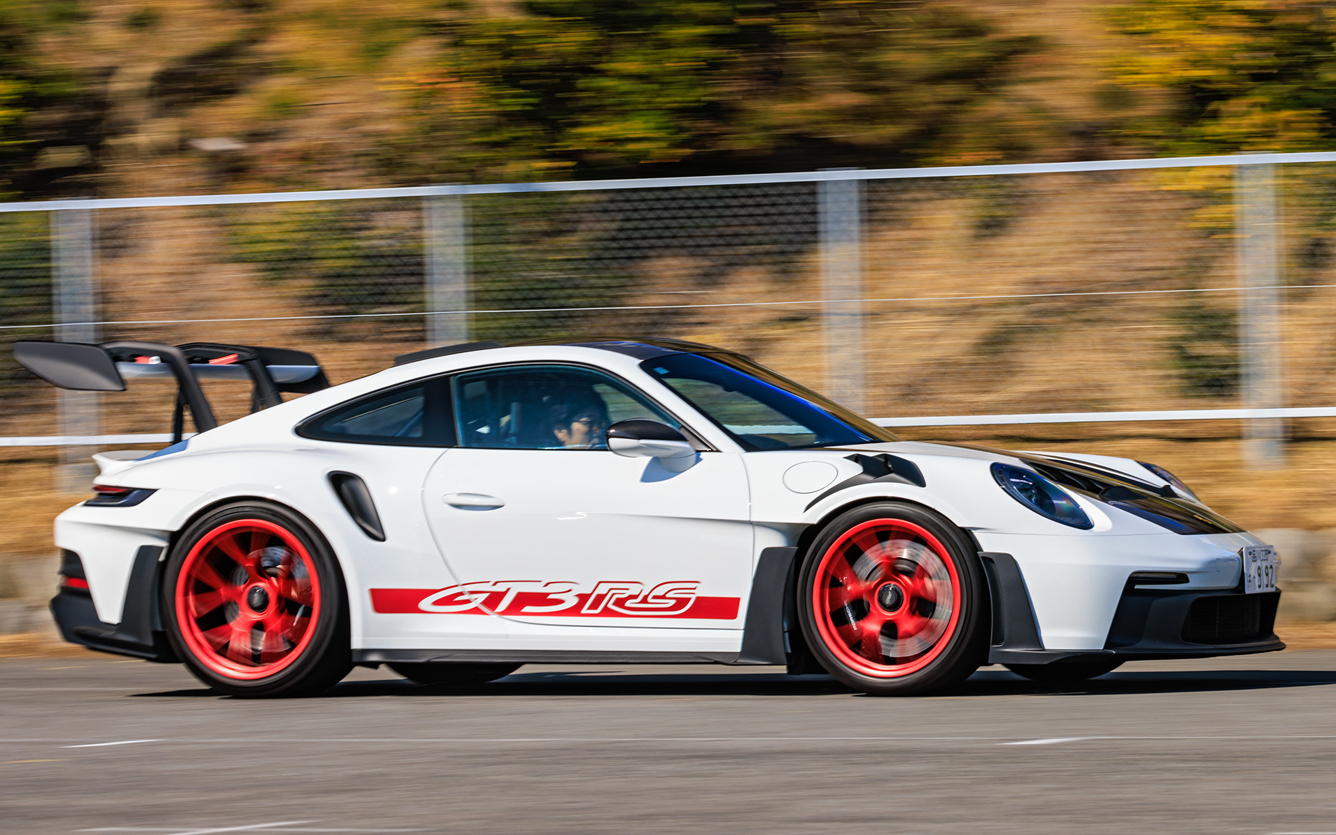 ポルシェ最強の公道モデル「911 GT3 RS」を堪能 サーキット1周で虜に
