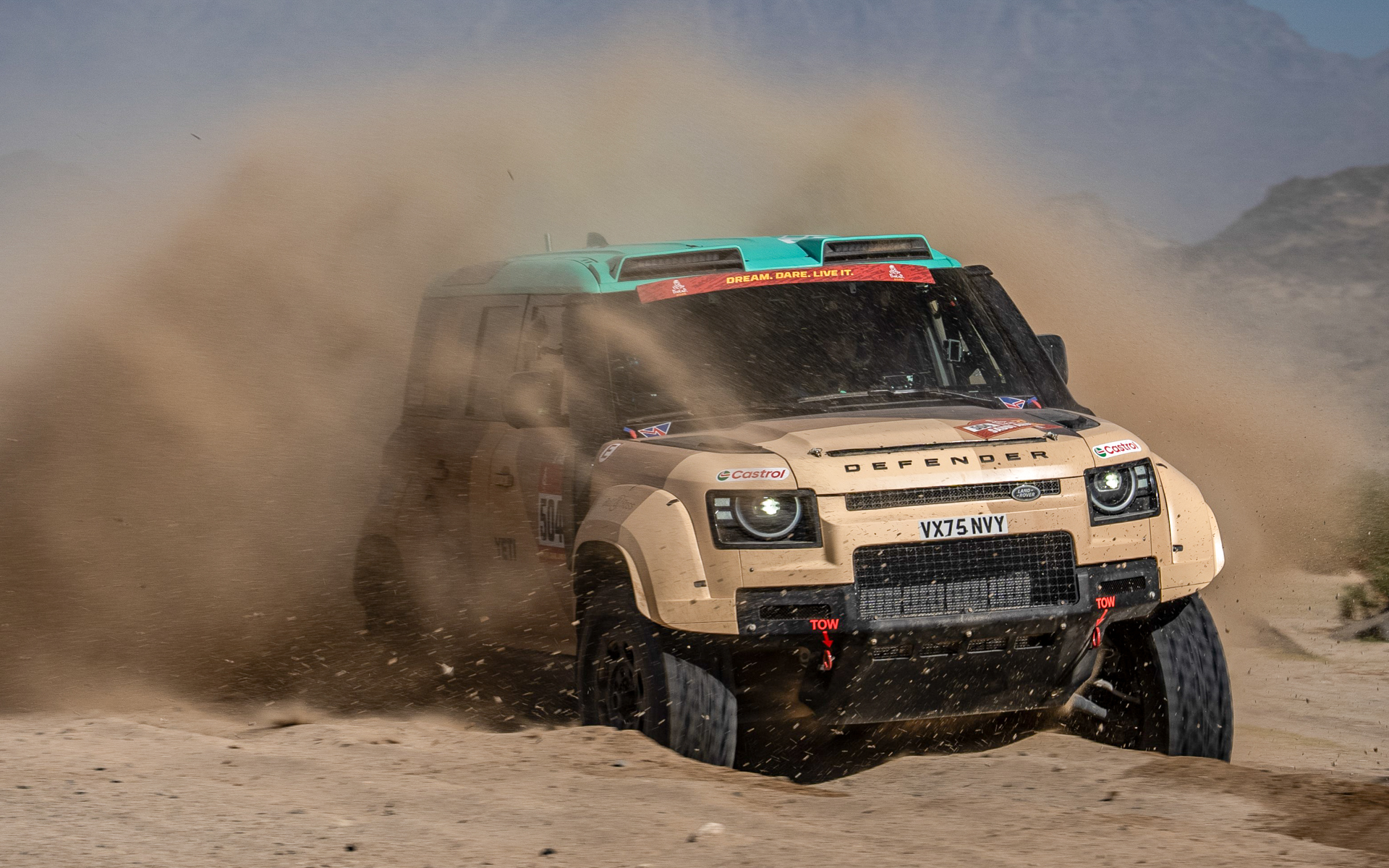 ランドローバー、3台の「ディフェンダー ダカール D7X-R」がダカール