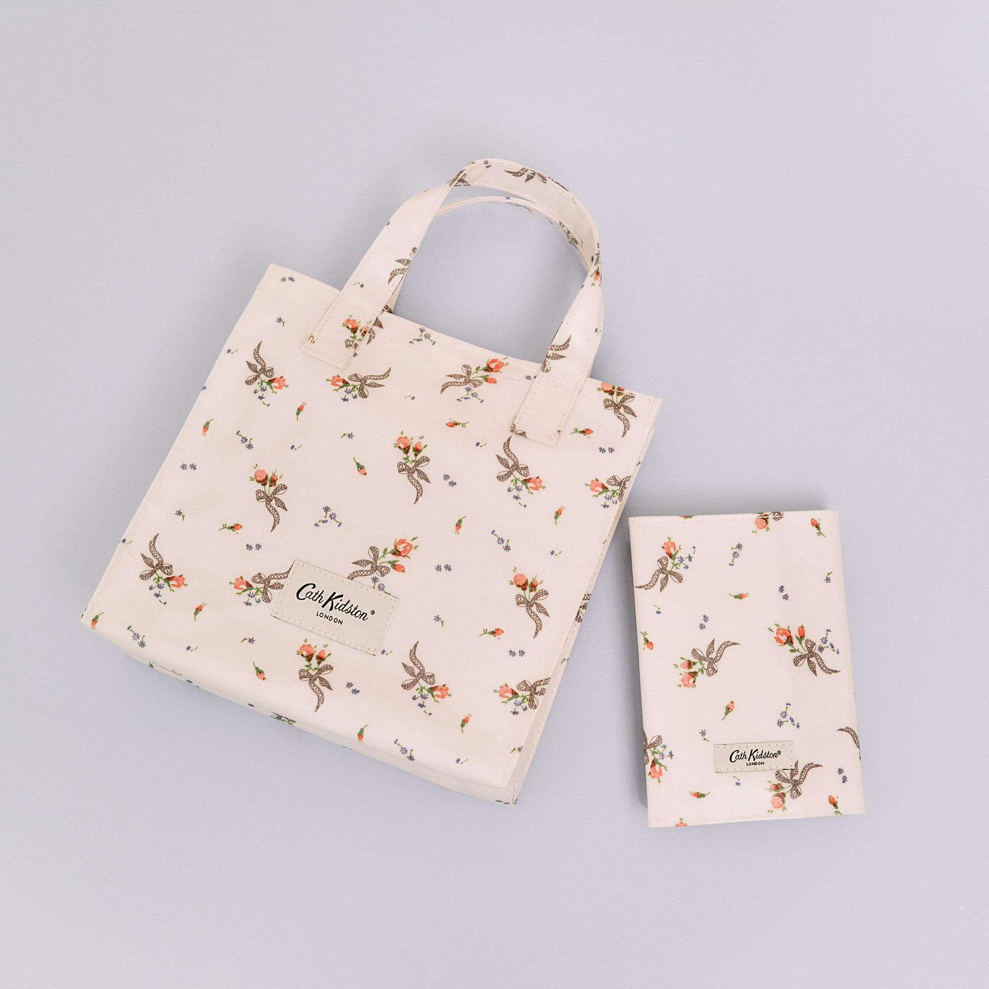 CK×sowa マチ付きバッグ Floating Lace Bows | Cath Kidston 日本公式