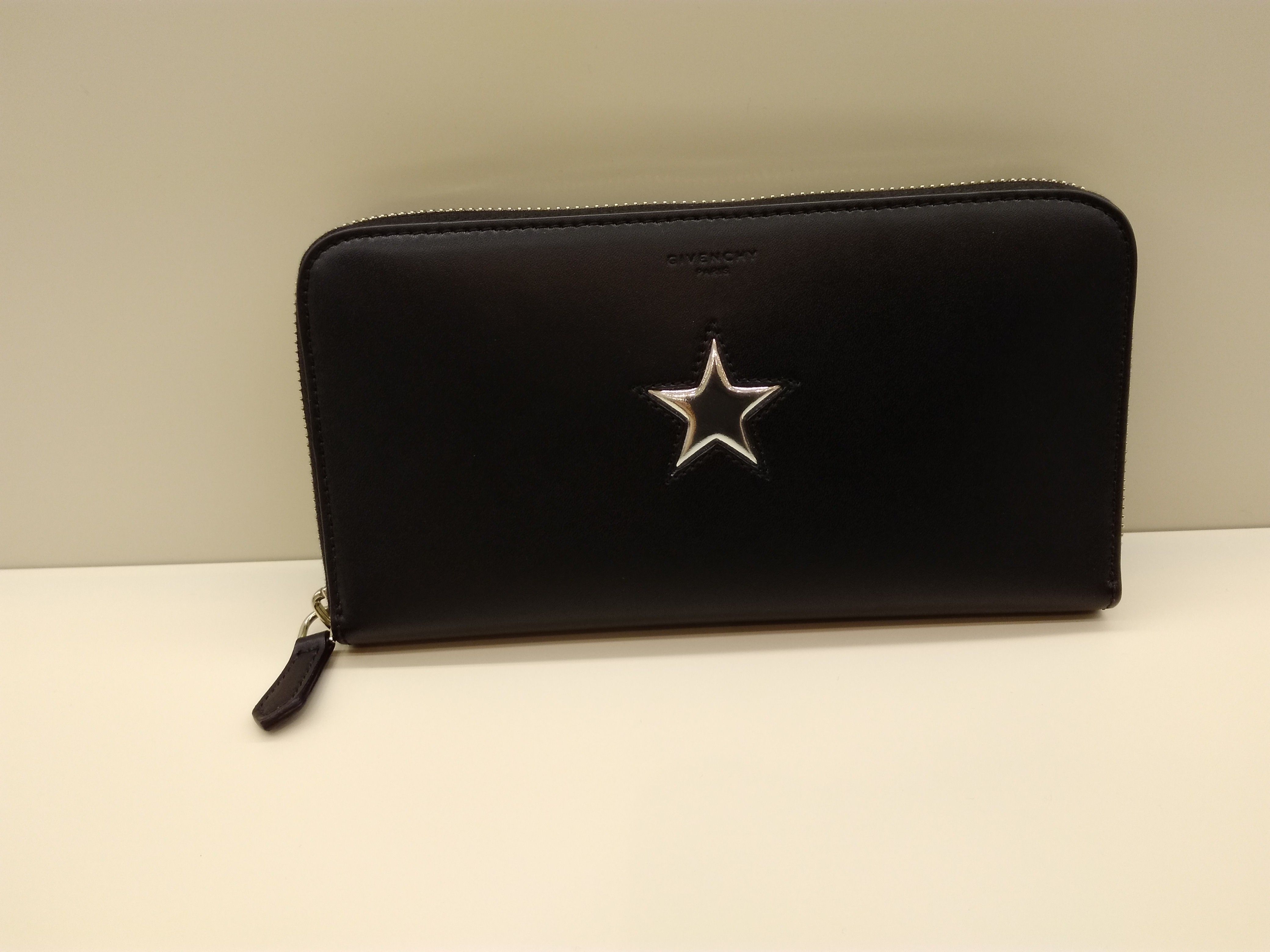 在庫あり◇国内発送ジバンシィGIVENCHY スターデザイン財布◇黒