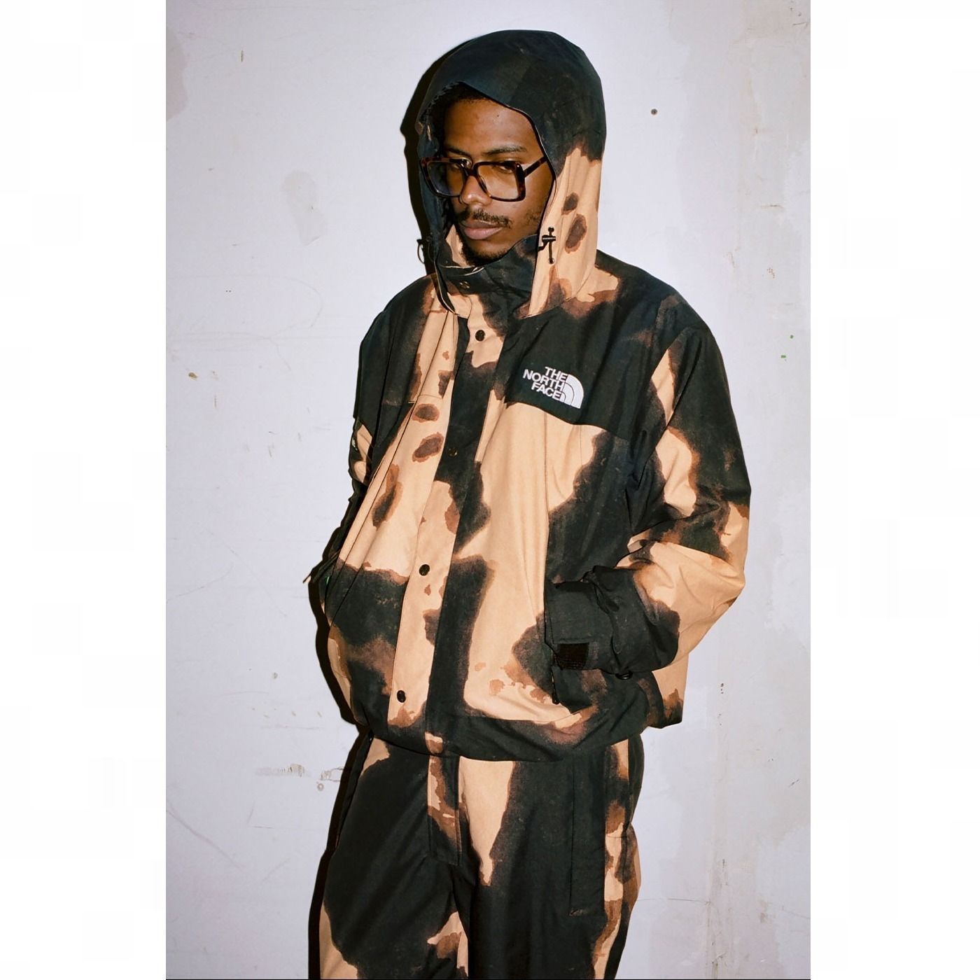 Supreme The North Face Bleached Denim Print Mountain Jacket