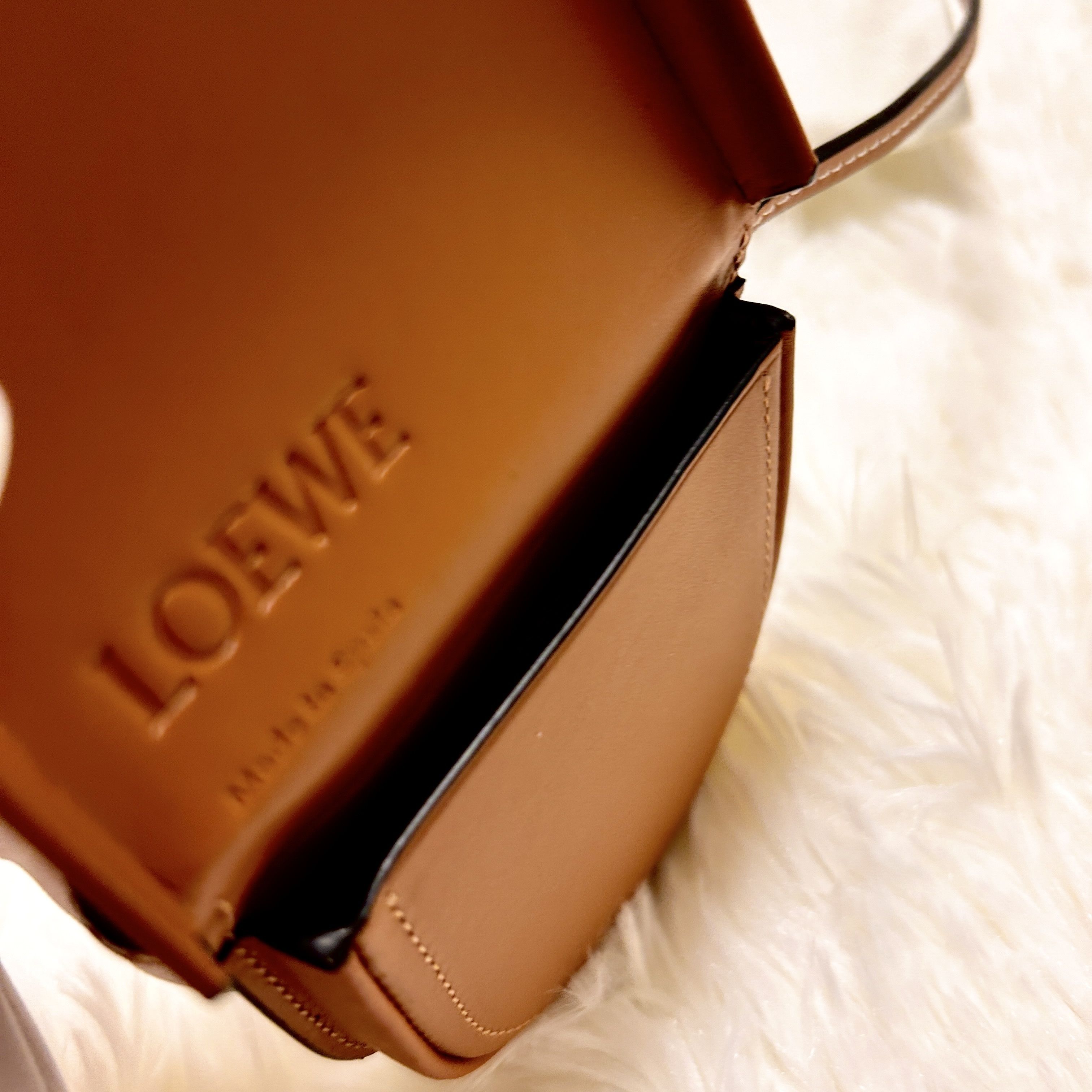 LOEWE ロエベ ヒールポーチミニ ストラップ付コインケース (LOEWE