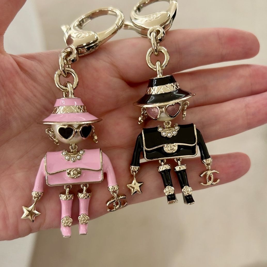 遊び心ある個性派デザイン】CHANEL ロボチャーム キーホルダー (CHANEL