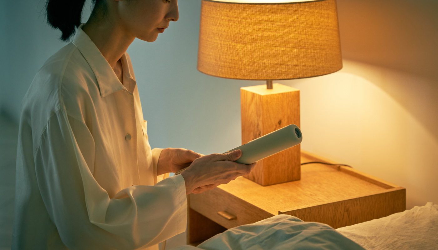 FOEHN 002｜世界最小級“ワンタッチ”ふとん乾燥機｜cado