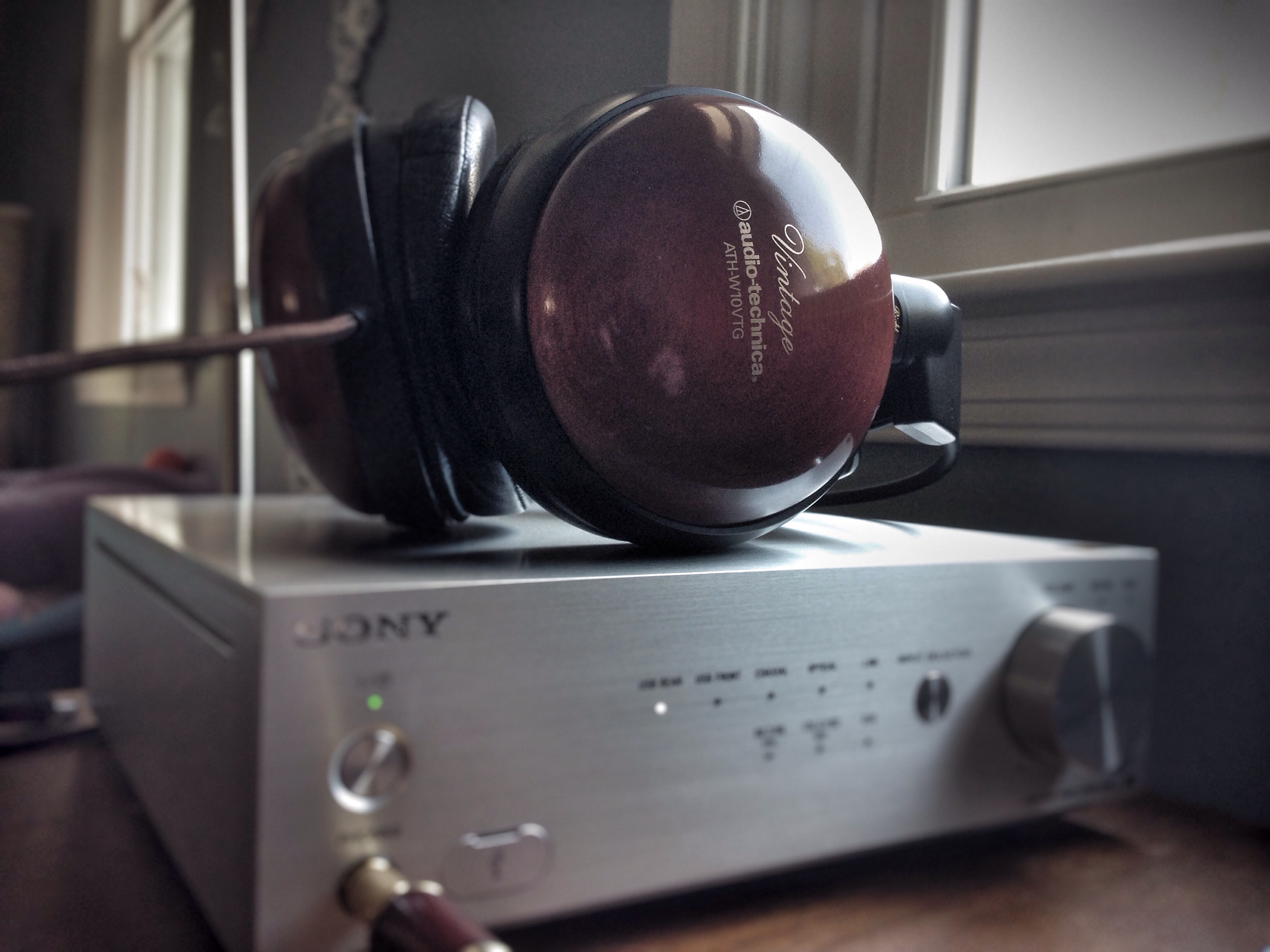 Audio Technica ATH-W10VTG Review & Pics | Headphone Reviews and