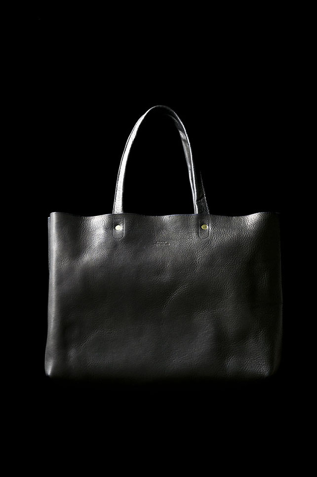 スロウ〉の別注レザーバッグ | BEAMSの百名品 | BEAMS BEST 100