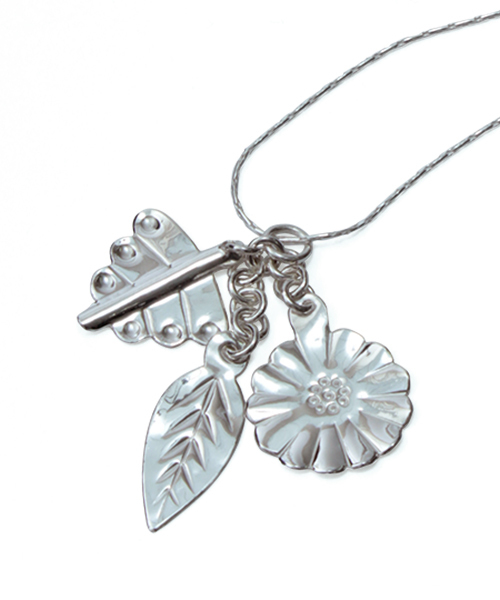 fennica（フェニカ）の「＜Unisex＞金細工またよし / 房ネックレス（大