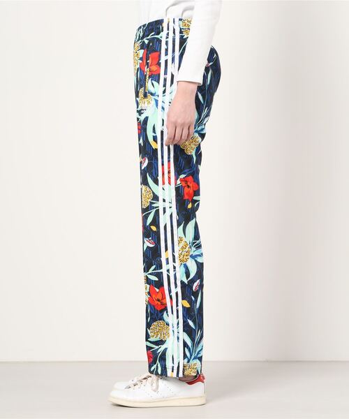 adidas（アディダス）の「HER STUDIO LONDON トラックパンツ（ジャージ