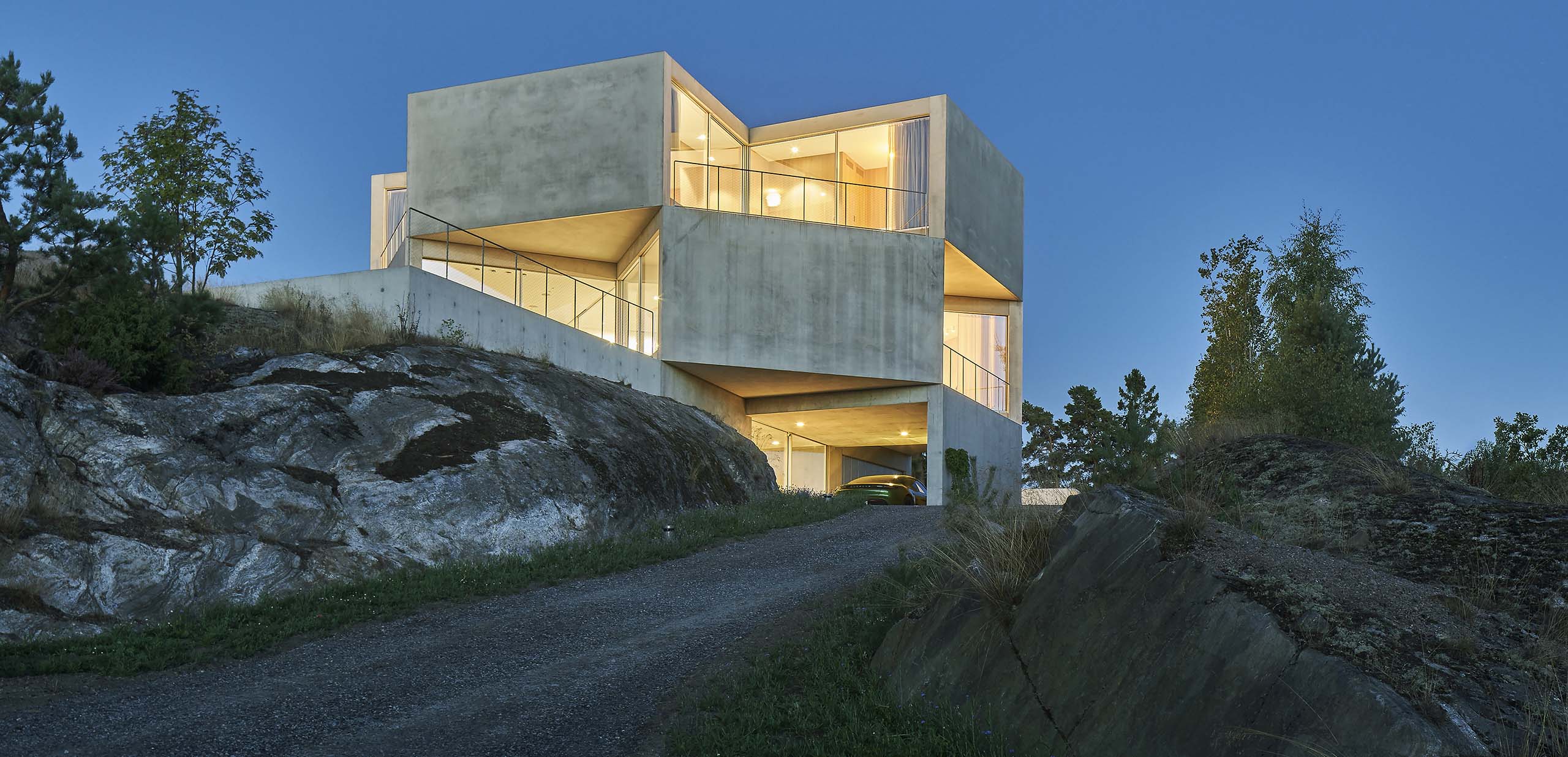 House on a Hill - C3GLOBE