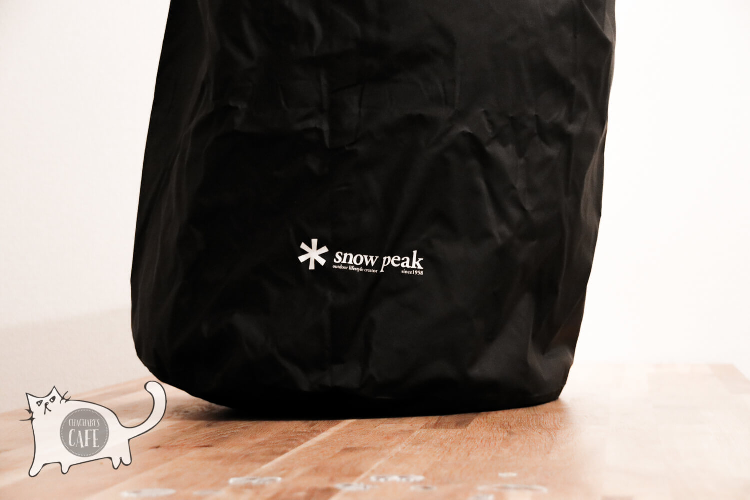 レビュー】スノーピークの「バレルバッグ」防水性があり、濡れたテント