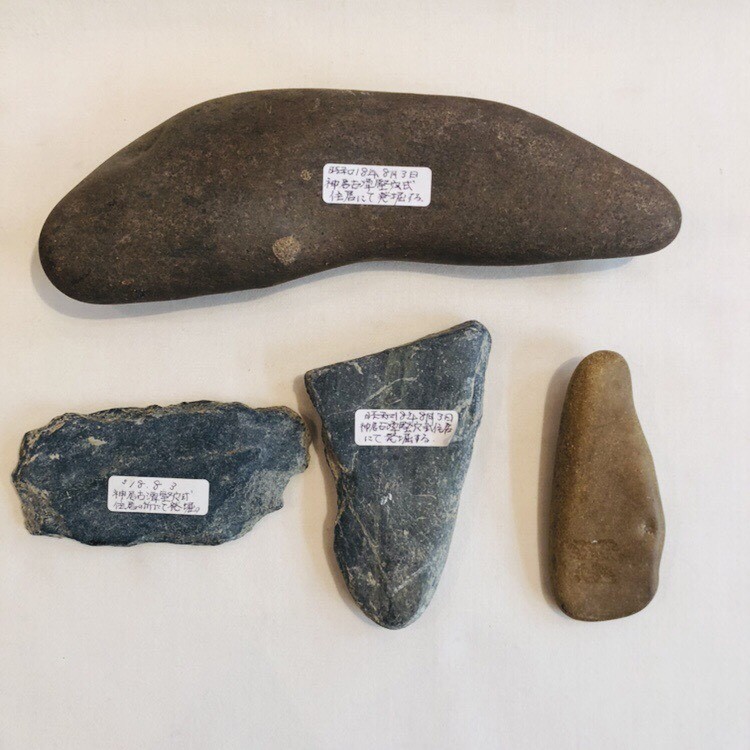 磨製石器・4点(アイヌ神居古潭竪穴式住居跡出土・昭和18年発掘、他1点