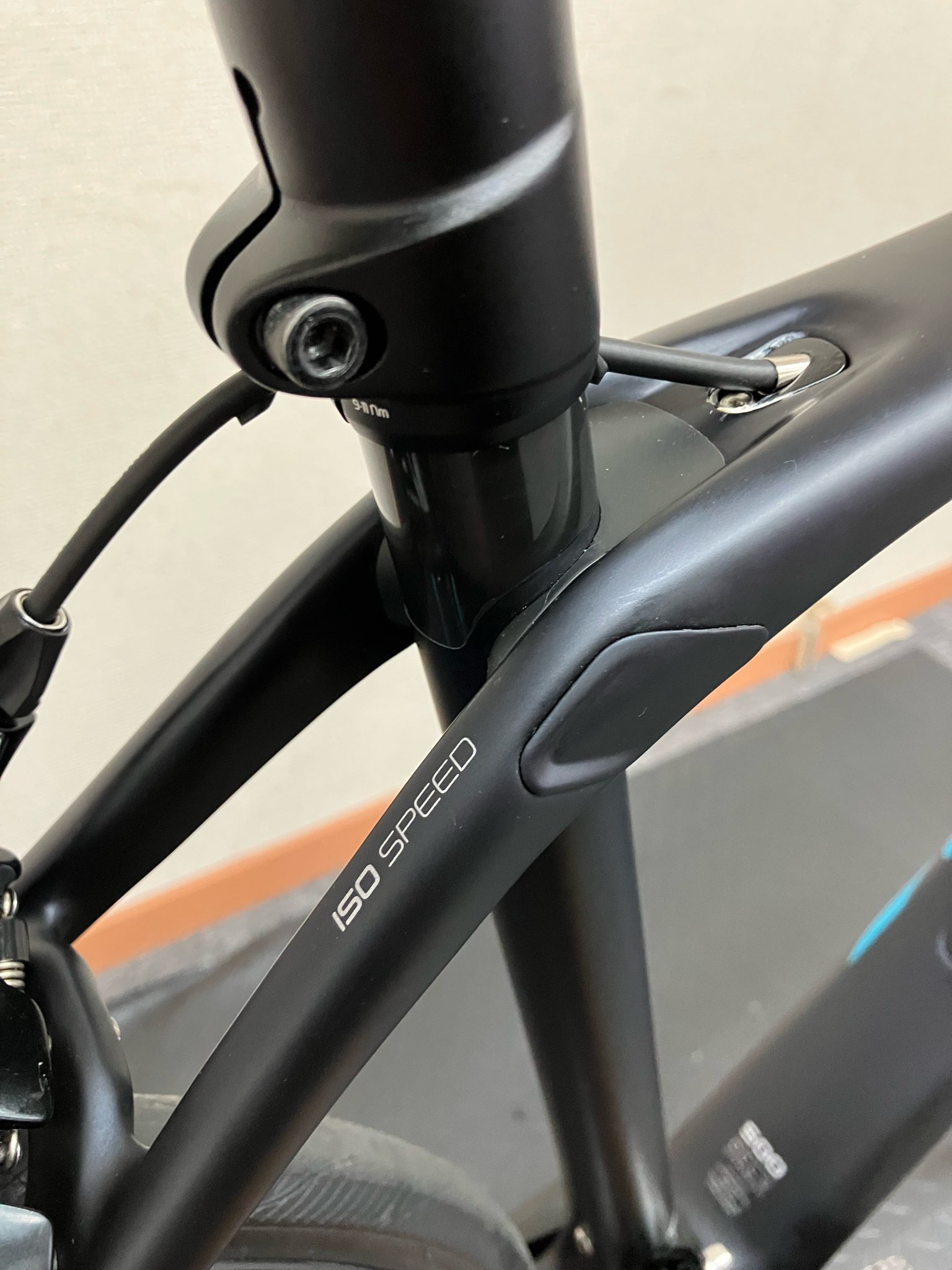 2024年6月売約済み】リムブレーキモデルのカーボンロードバイクが入荷