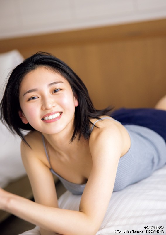 BEYOOOOONDS平井美葉、南国で弾ける笑顔とキュートなビキニ デコルテも